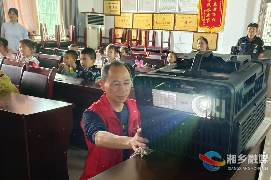 【快乐“六一”·童心飞扬】电影送进幼儿园 “影”领快乐成长
