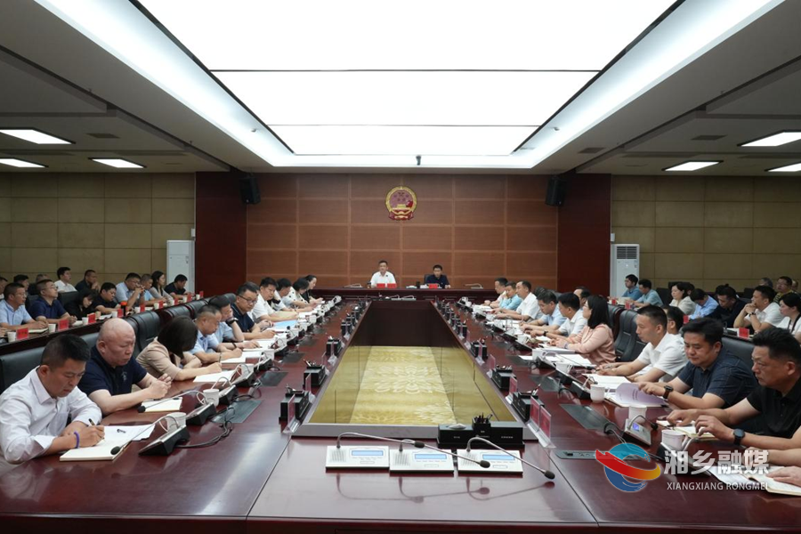 赵新文主持开展八届市委理论学习中心组第38次集体学习暨党纪学习教育第二次专题学习