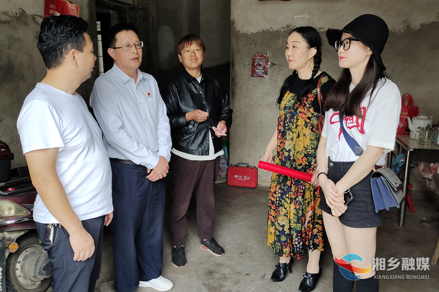 【快乐“六一”·童心飞扬】慰问暖童心 关爱伴成长