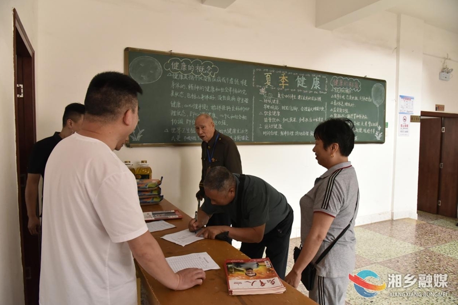 市离退休干部服务中心：棋牌趣味竞技 乐享幸福“夕阳红”