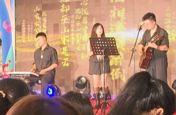 华灯初上，湘乡这家购物中心开启“夜间模式”