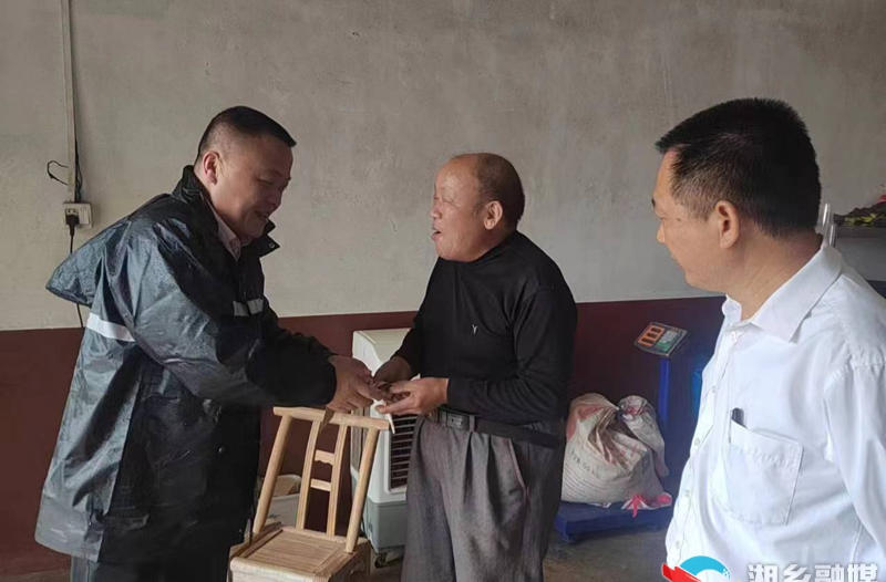 [翻江镇]真情慰问老党员 浓浓关怀暖人心