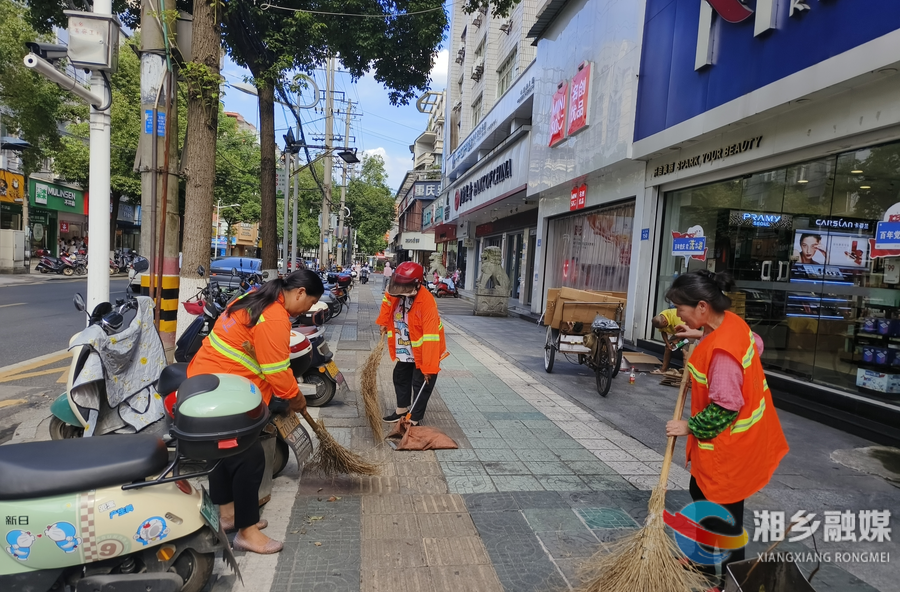 热辣滚烫，无惧“烤”验，他们“洁”尽全力守护湘乡的美丽