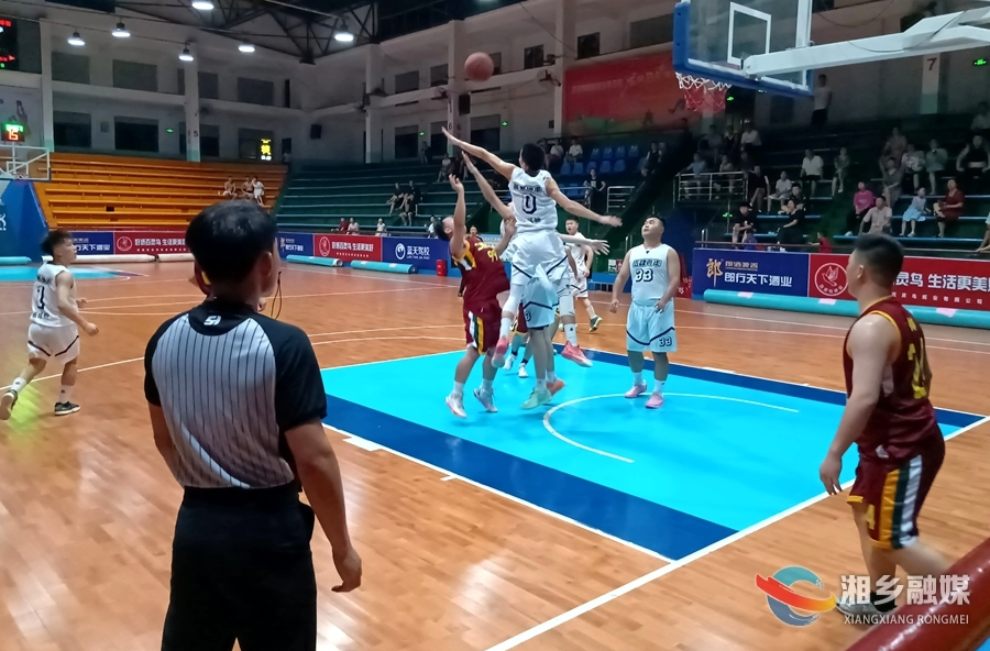 激战正酣！湘乡市第五届“龙城 BA”男子篮球赛火热进行中