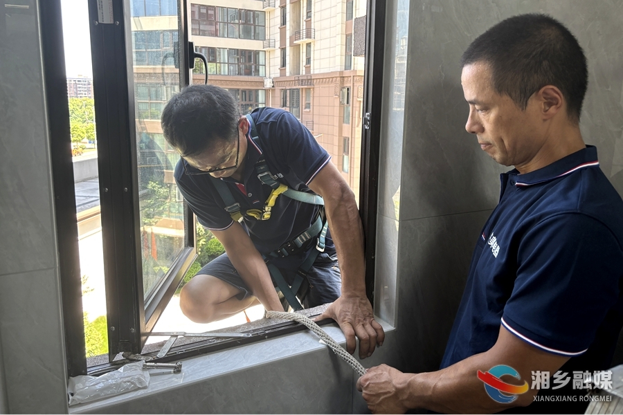 【高温下的坚守】空调安装工：头顶烈日高空作业 为千家万户送清凉