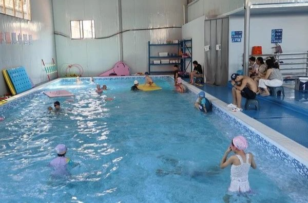 暑期游泳培训受热捧！看湘乡小小“泳”士如何练成