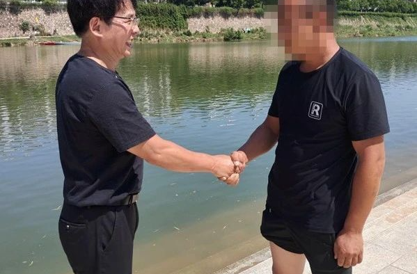 千钧一发！这位湘乡教师挺身而出……