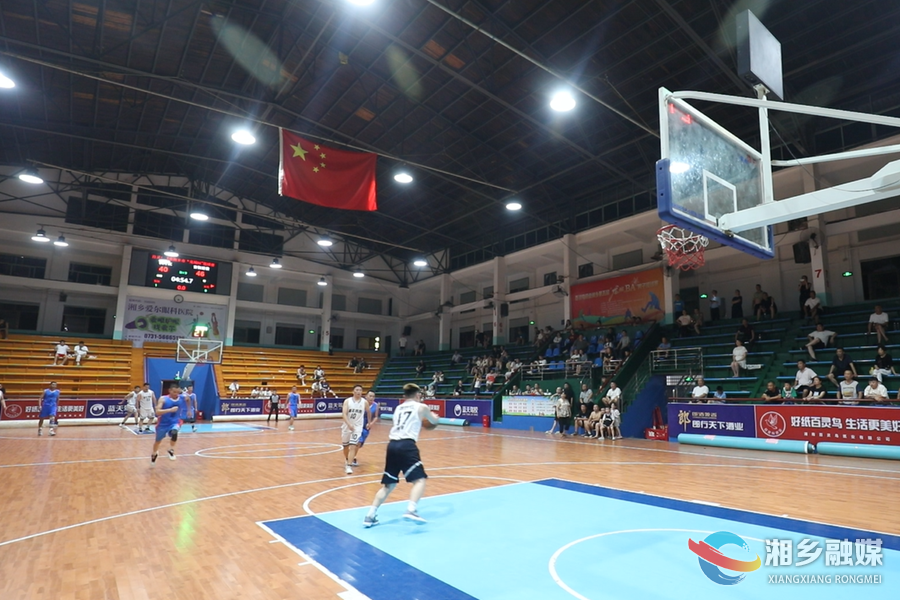 “龙城 BA”男子篮球赛：八强诞生 淘汰赛激战将至