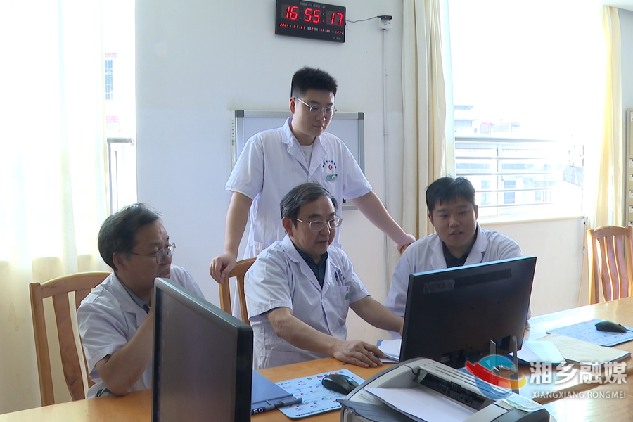 【身边的榜样·“银发担当”】周崇伦：践行医者初心 汇聚银发力量