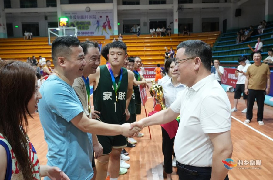 “龙城 BA”男子篮球赛圆满闭幕  赵新文现场颁奖并宣布闭幕