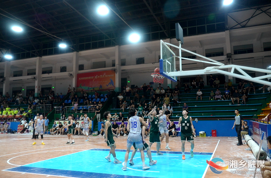 “龙城 BA” 男子篮球赛：半决赛激战 决赛队伍出炉