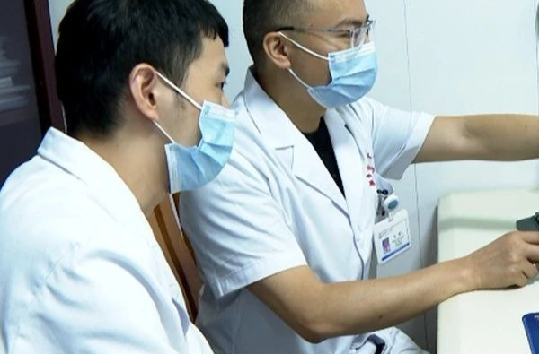 【身边的榜样·优秀医师】文圳：守护重症患者生命之光