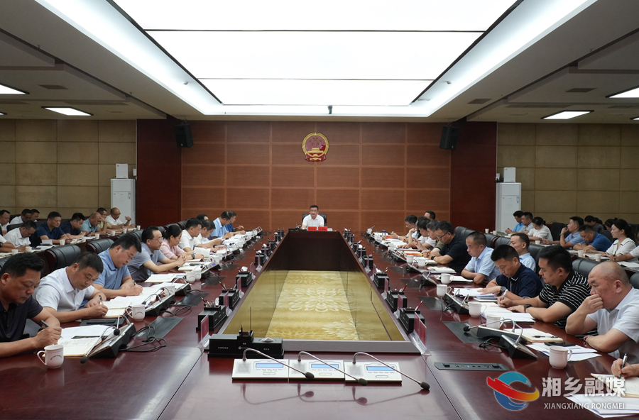 赵新文主持召开八届市委理论学习中心组第41次集体（扩大）学习