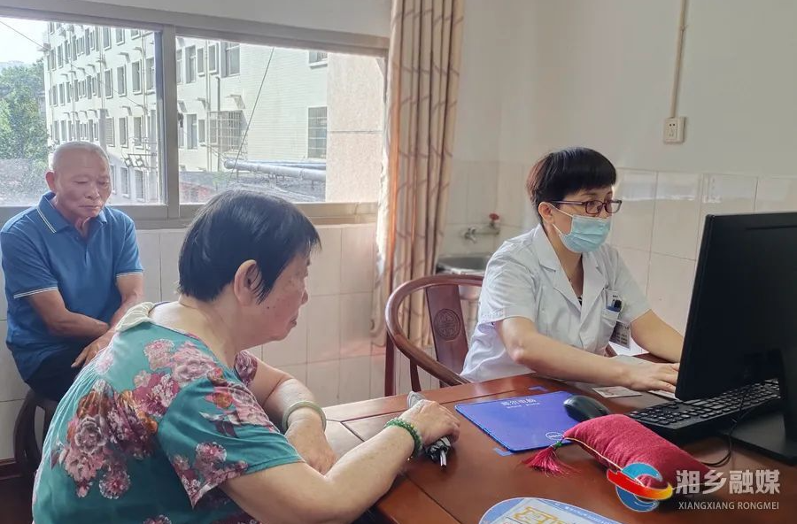 【身边的榜样·优秀医师】傅建平：倾心二十余载 守护“夕阳红”