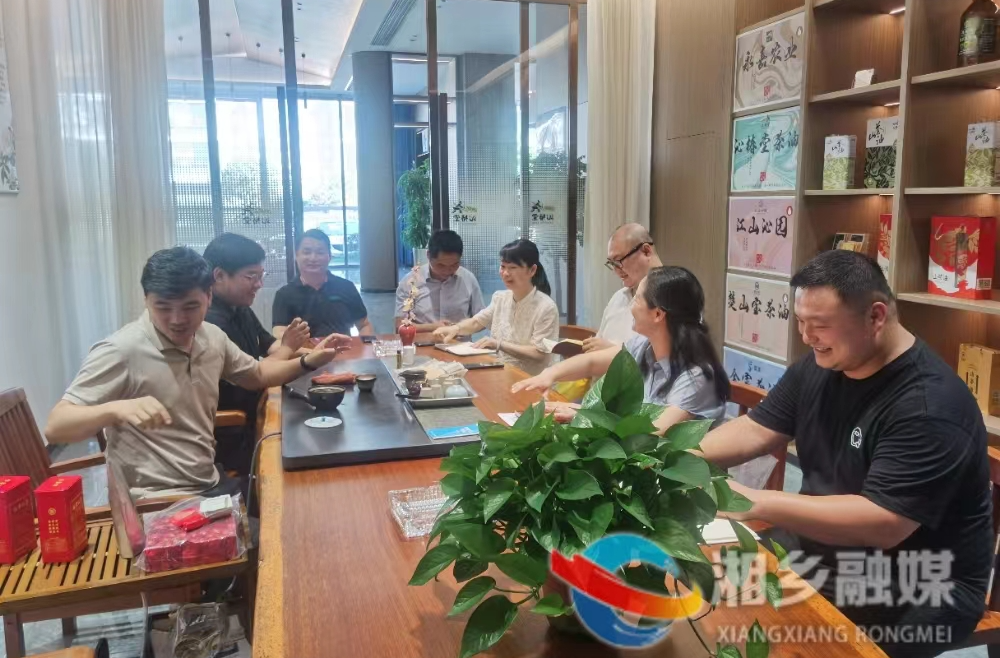 [侨联]暑期谈心凝共识 汇聚侨力促发展