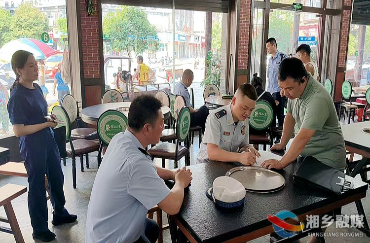 [东山街道]检查进商铺 防患于未“燃”
