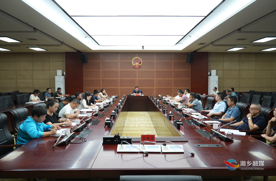 郭勇主持召开米粉街与湘乡餐食品鉴策划会