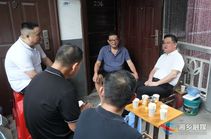 赵新文到棋梓镇走访 倾听民意为民解忧