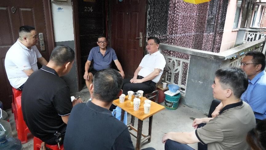 赵新文到棋梓镇走访 倾听民意为民解忧