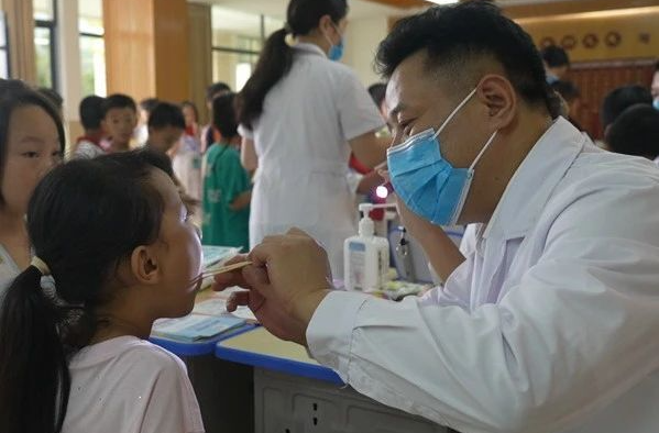 告别“哎呀”，他们到起凤学校上了一堂爱牙课