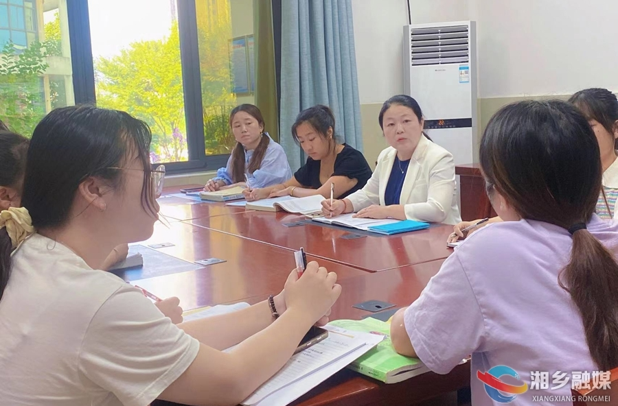 【身边的榜样·师德标兵】周洪香：呵护孩子成长的“园长妈妈”