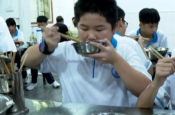 湘乡这所学校的孩子在食堂吃得怎么样？一起来看→