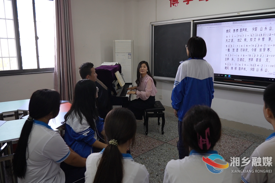 【身边的榜样·师德标兵】龚乐：让音乐之美浸润孩子心灵