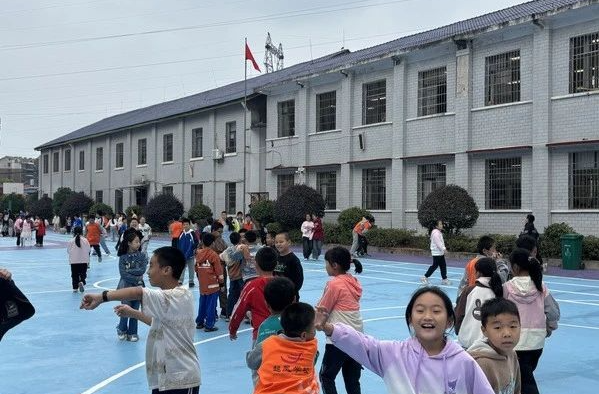 点赞！爱心捐赠让湘乡这个学校旧貌焕新颜