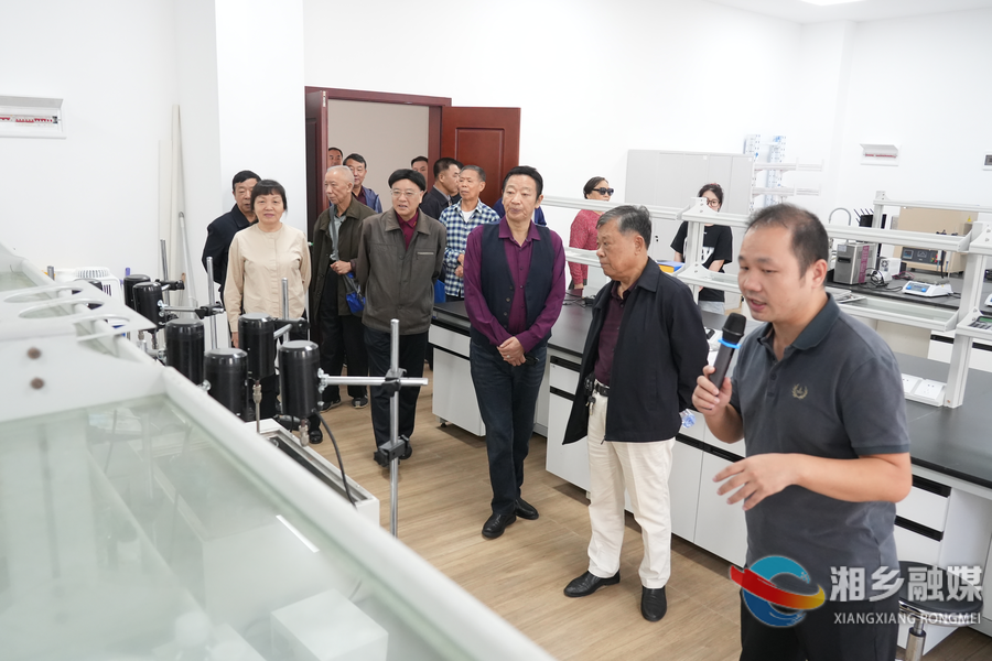 湘乡市离退休老干部参观重点企业项目 赵新文作慰问致辞