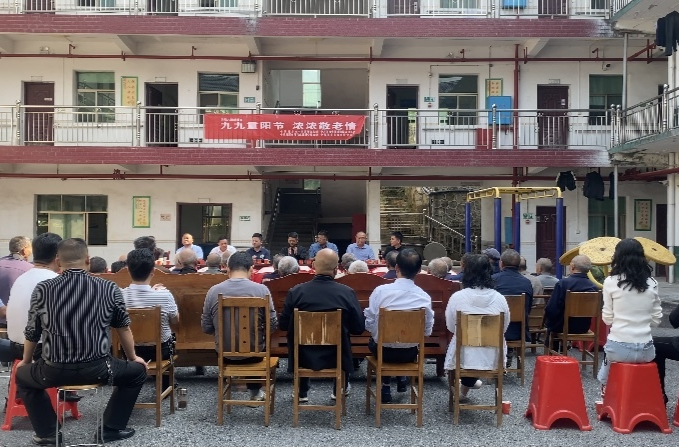 【我们的节日·重阳】重阳送温暖  爱满敬老院