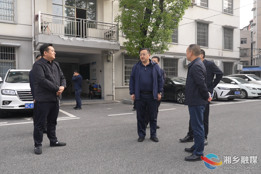 郭勇看望慰问一线环卫工人