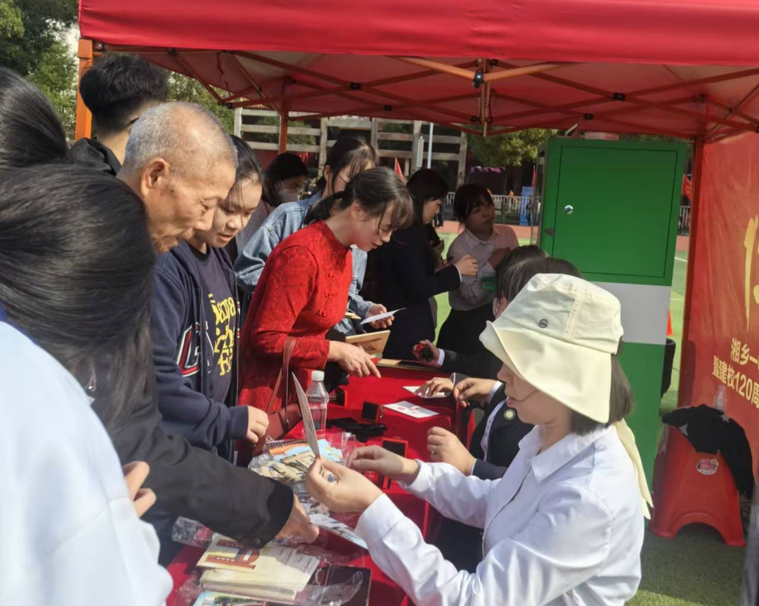 [邮政公司]湘乡一中 120 周年校庆：明信片打卡受欢迎