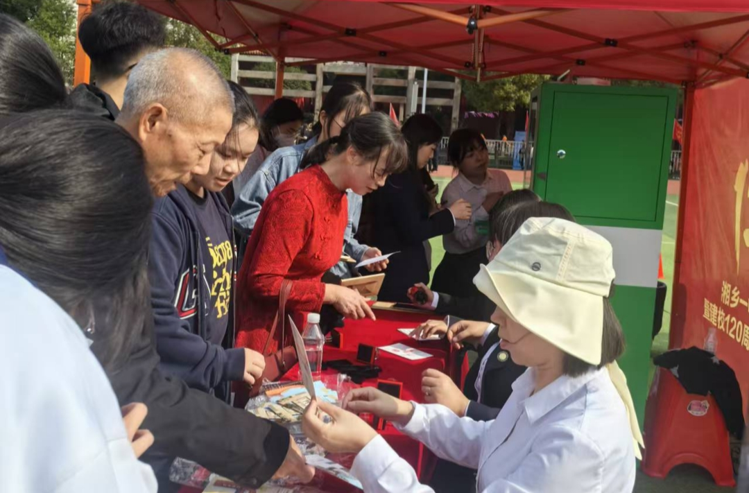 [邮政公司]湘乡一中 120 周年校庆：明信片打卡受欢迎