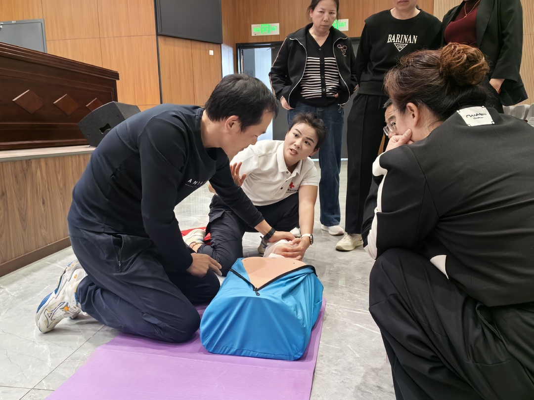 [市红十字会]应急救护培训进校园