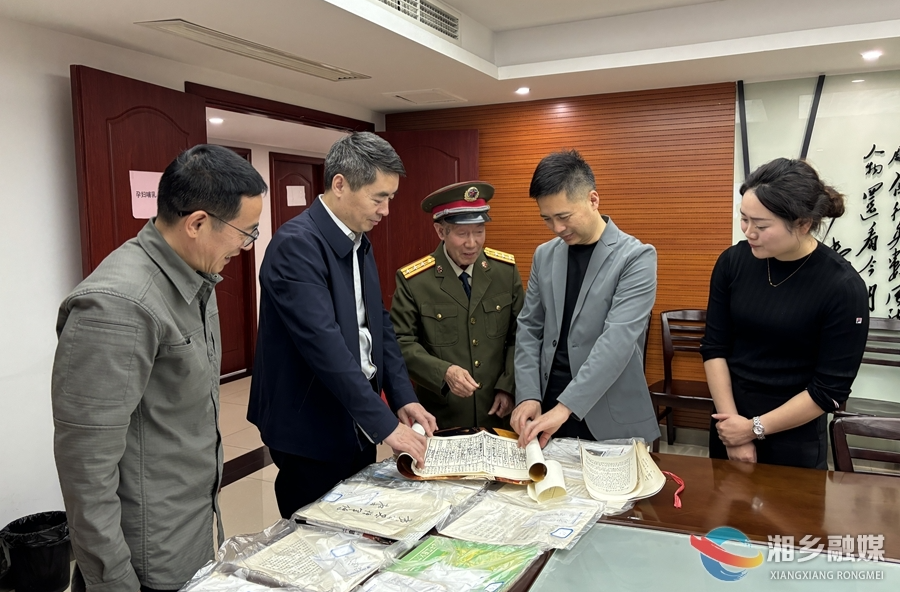 《黄公略将军传》作者马继善向湘乡捐赠珍贵史料