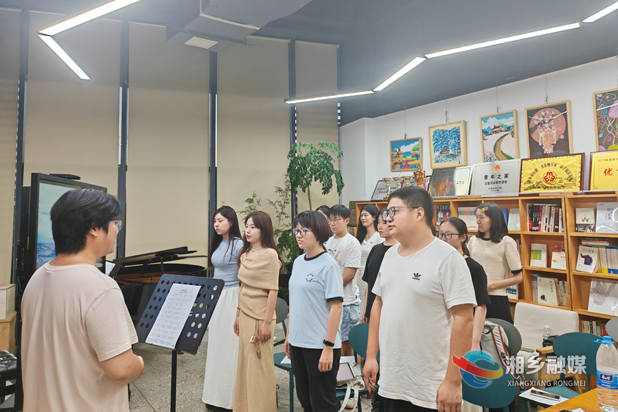 湘乡：青年夜校“点燃”多彩夜生活