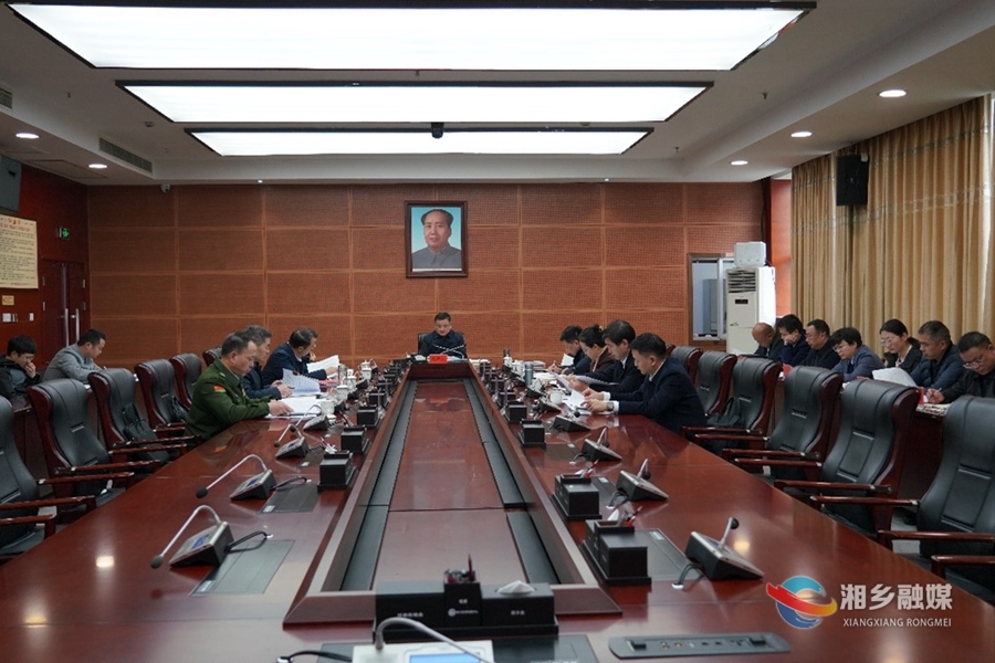 赵新文主持召开八届市委理论学习中心组第44次集体学习