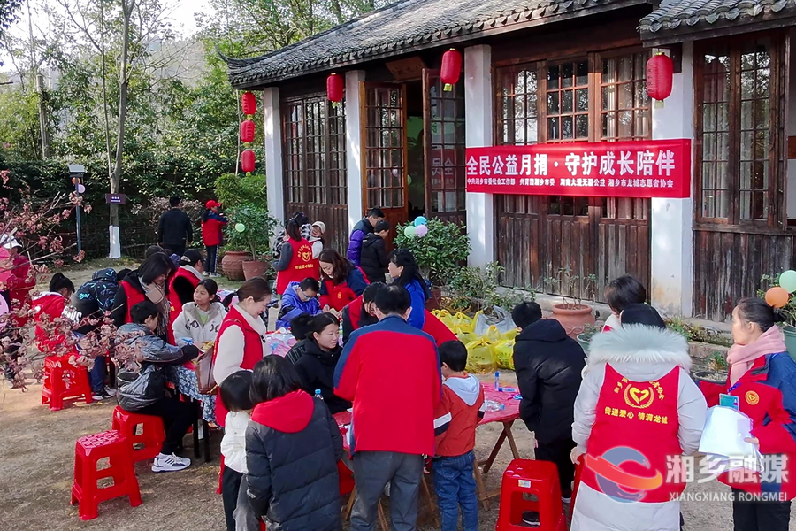 “月捐”有爱 守护困境儿童成长