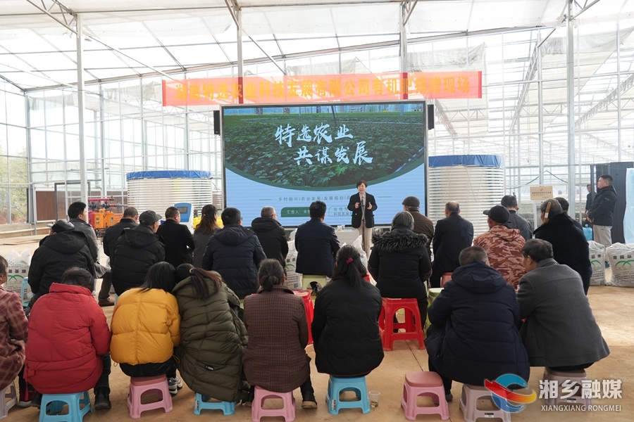 爱心企业免费发放有机肥 助力农业绿色发展