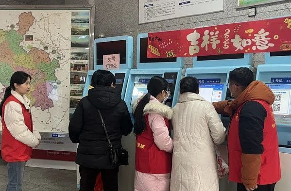 湘乡汽车站护航春运！让旅客回家路有“速度”更有“温度”