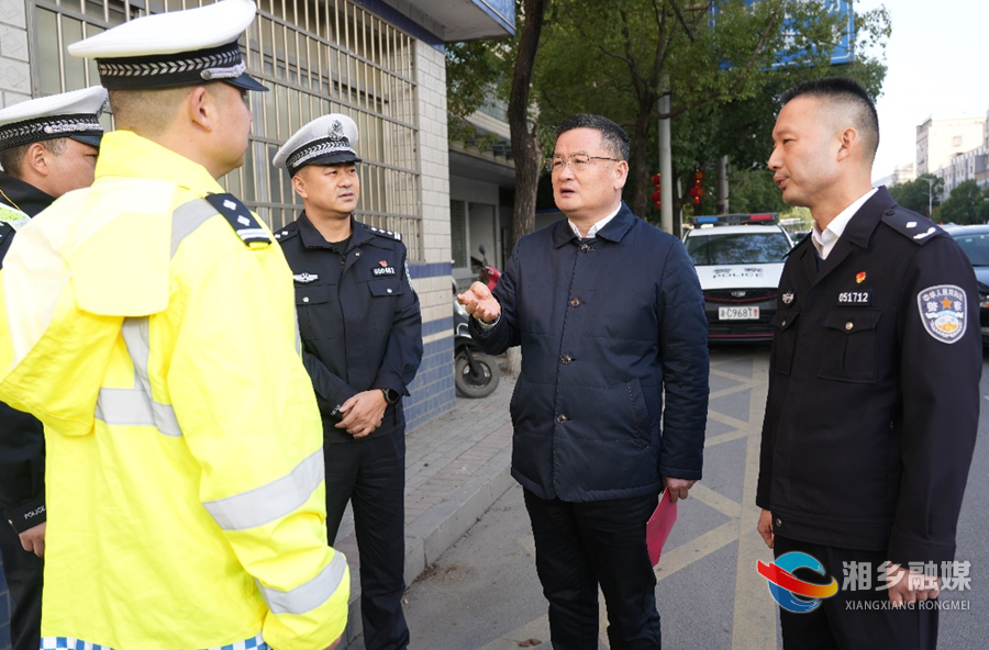 赵新文看望慰问坚守岗位的一线工作人员：用“辛苦指数”换取群众的“幸福指数”
