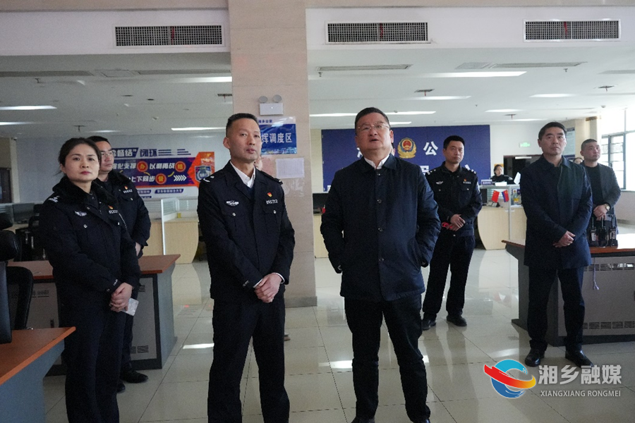 赵新文看望慰问坚守岗位的一线工作人员：用“辛苦指数”换取群众的“幸福指数”