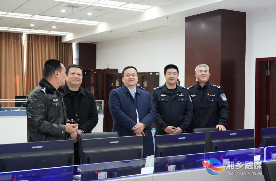 郭勇调度道路交通安全工作:营造安全有序的出行环境