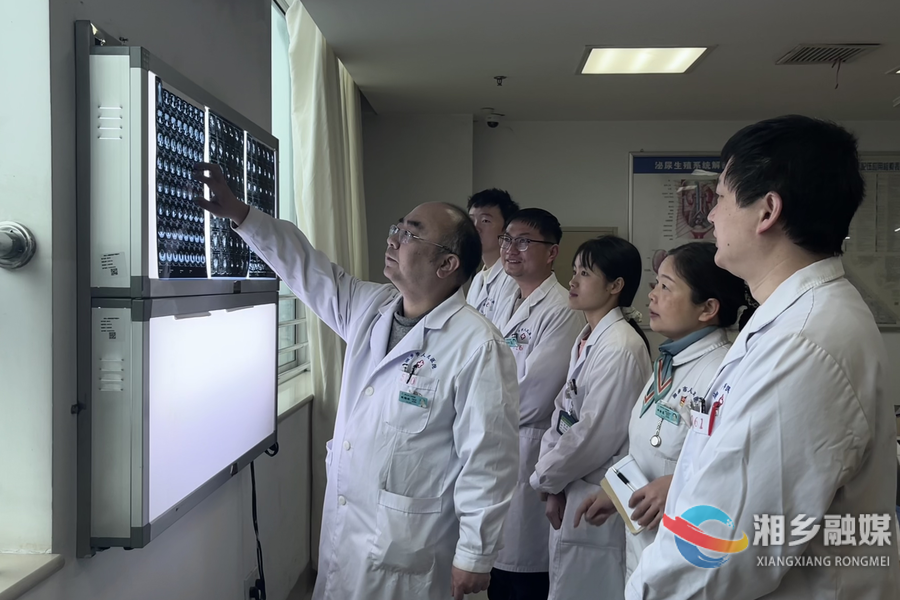 【湘恋英才 携手乡依·优秀专家】陈锡祥：深耕二十余载 微创技术让结石不再“结实”