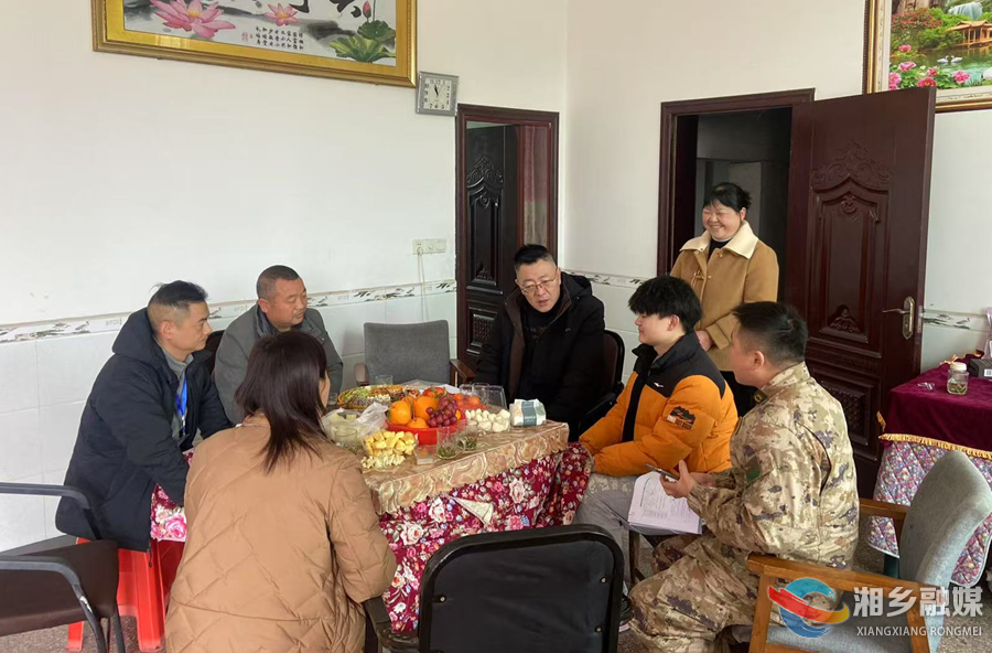 [龙洞镇]严把征兵政审关 确保兵源质量优