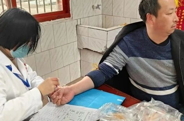 送上健康“大礼包”！湘乡560余名出租车司机享免费体检