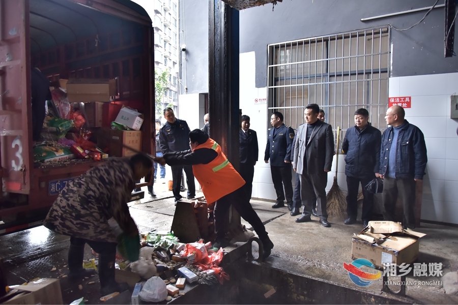 湘乡开展"3·15"主题宣传活动 集中销毁一批假冒伪劣商品