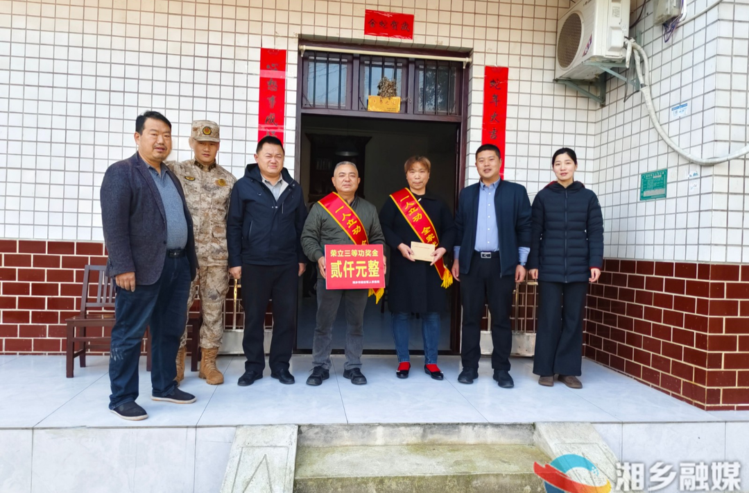 ［梅桥镇］喜报送上门  拥军显真情