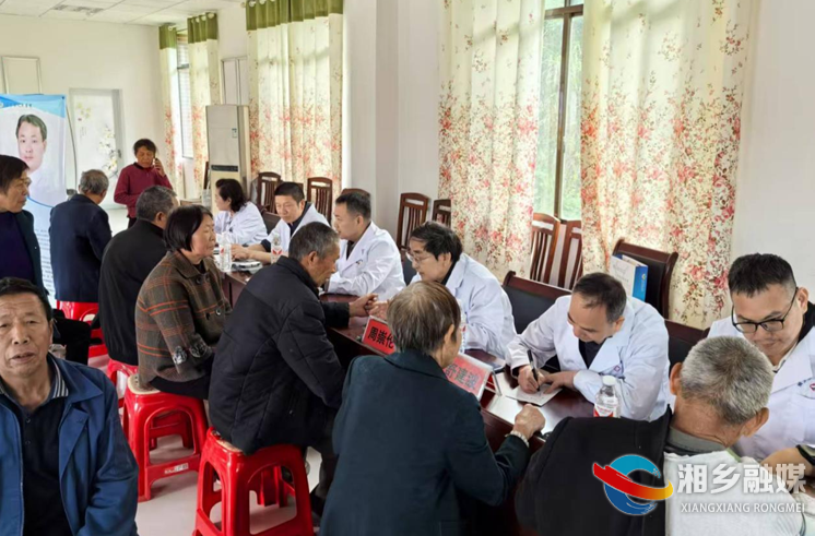 人大代表送健康 爱心义诊暖民心