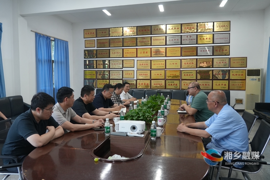 三听三问 | 郭勇五四走访慰问青年创业代表：争做推动湘乡高质量发展的奋进者开拓者奉献者
